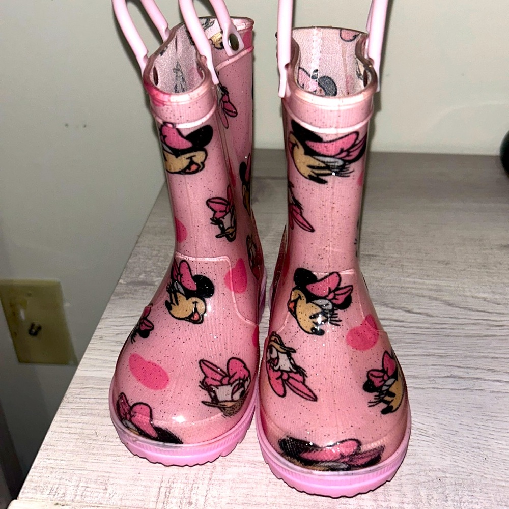 Minnie Mouse Rain Boots size 5.5-6 for any princess.